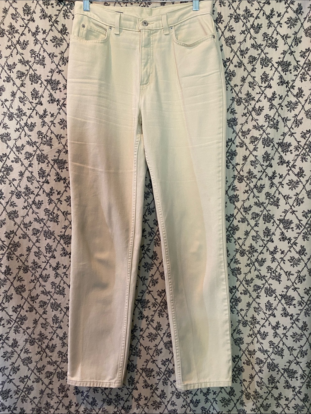 Women’s Straight-Leg Jeans in Cream — Classic Everyday Style